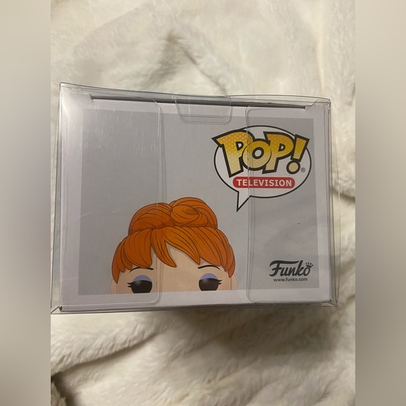 Funko Pop. Friends Phoebe Buffay 1068 - Picture 3 of 6